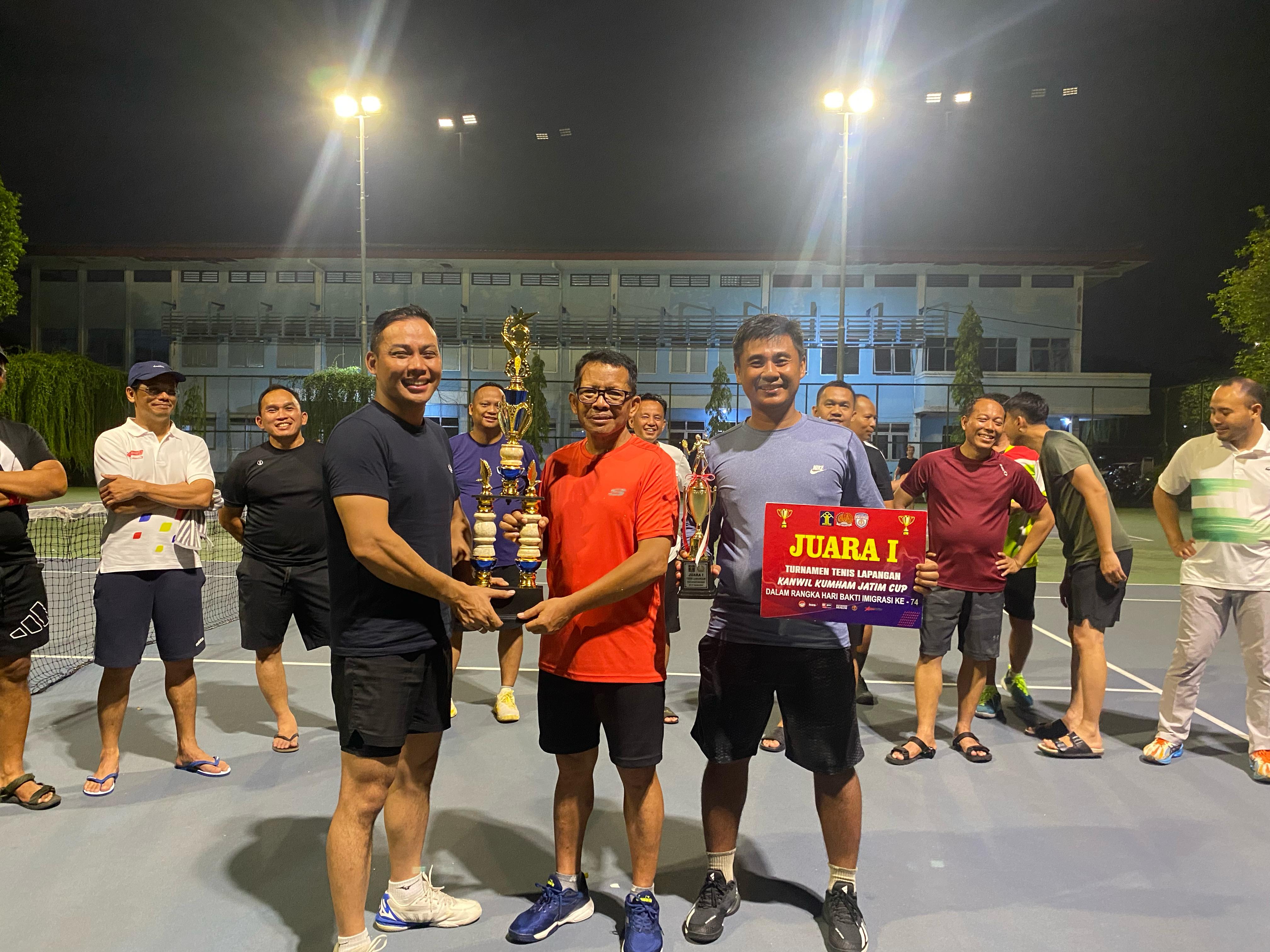 Kalapas Probolinggo Raih Juara Satu Turnamen Tenis Kanwil Kumham Jatim Cup
